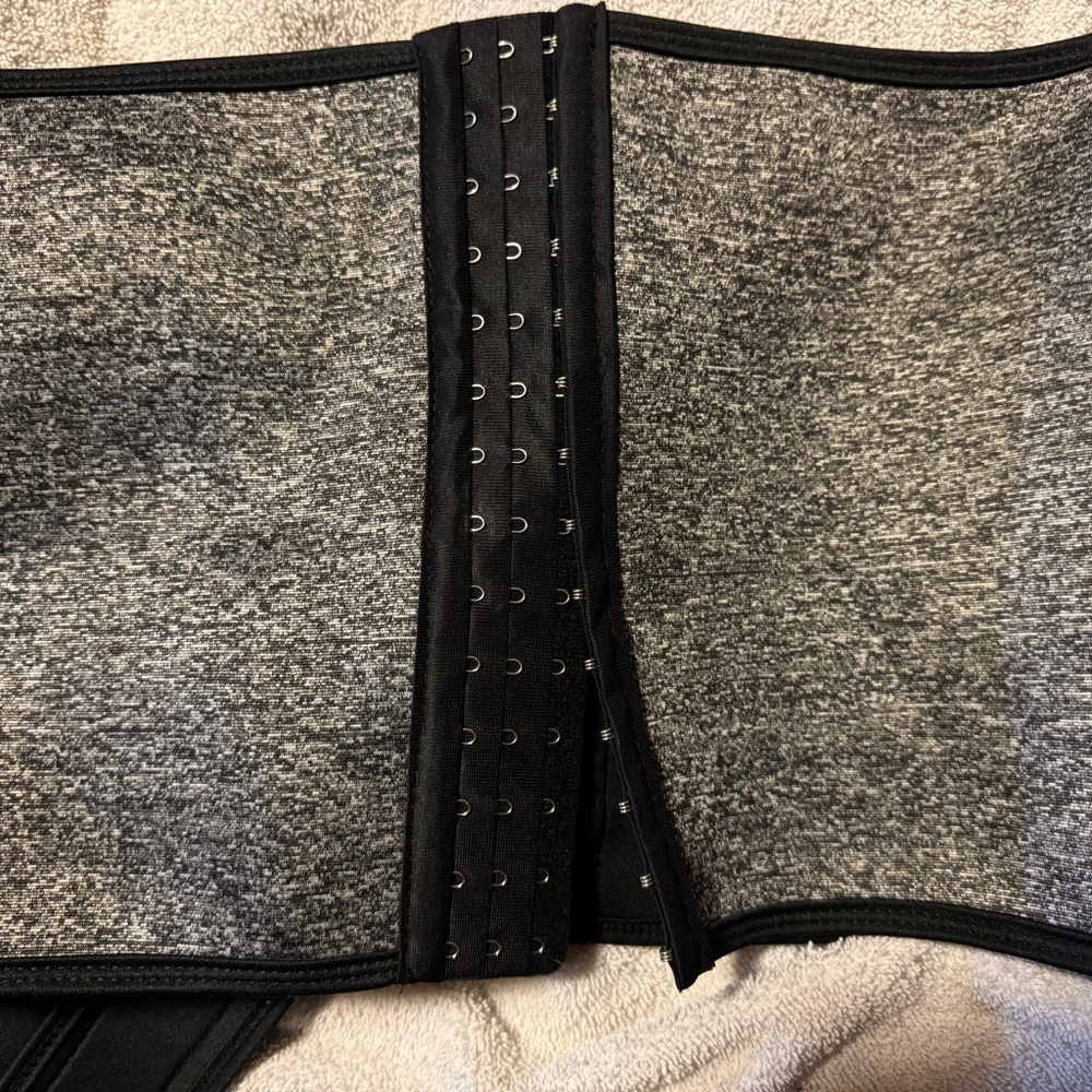 Gray and Black Waist Trainer